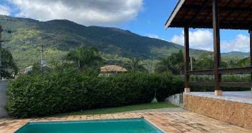 CASA COM 4 QUARTOS NO MELHOR BAIXO DE ATIBAIA.
