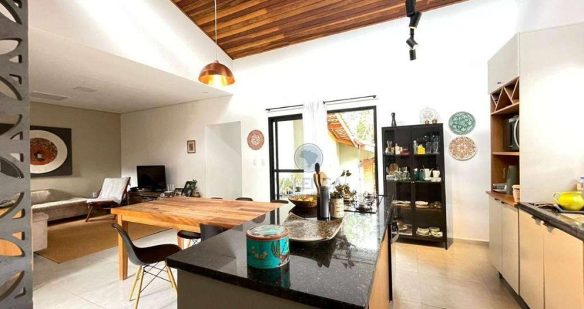 Casa 03 Dormitórios em Condomínio Fechado