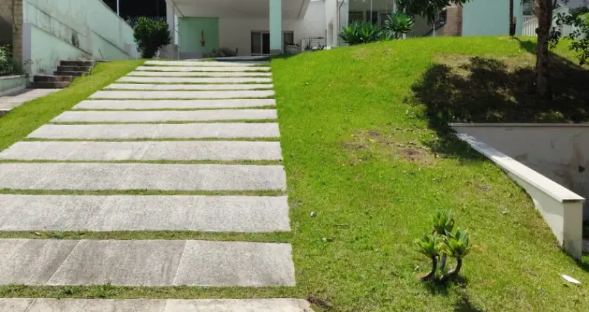 Casa térrea com 3 dormitórios sendo 1 suite no condomínio reserva santa maria em jandira