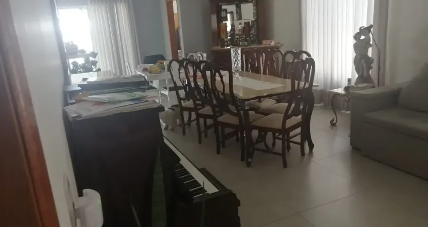 Residência térrea localizada no condomínio quinta ranieri green.