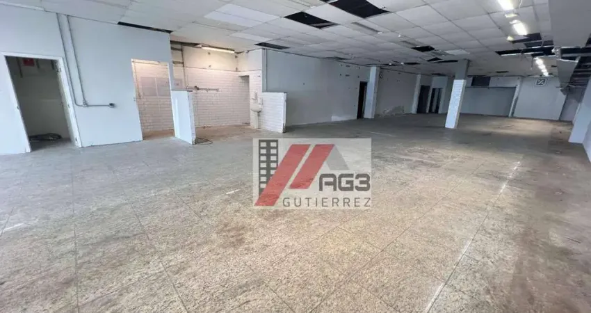 Salão comercial com frente para duas ruas, elevador, 3 banheiros e 3 vagas em Perdizes