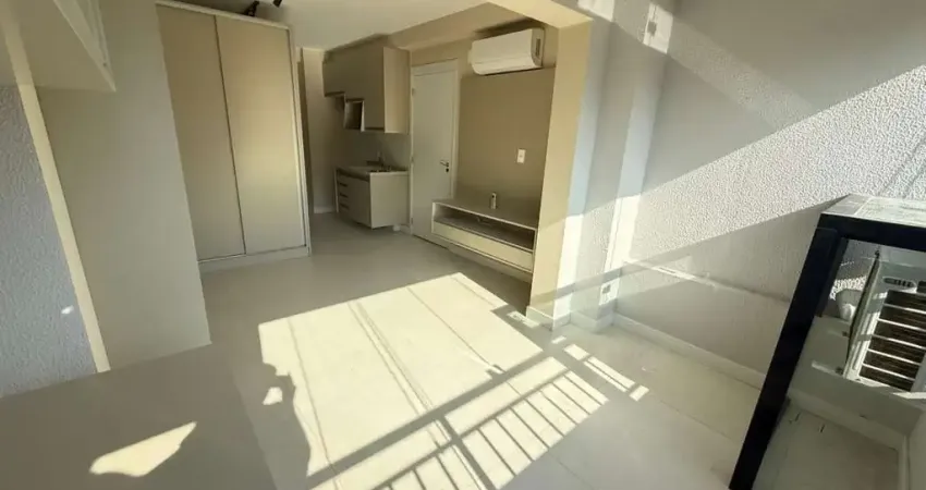 Studio novo repleto de móveis planejados, ar-condicionado e lazer completo ao lado do metrô sacomã
