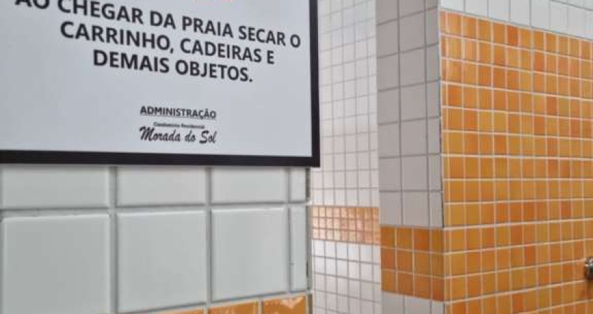 Único prédio com piscina aquecida na Toninhas, 2 Dormitórios.