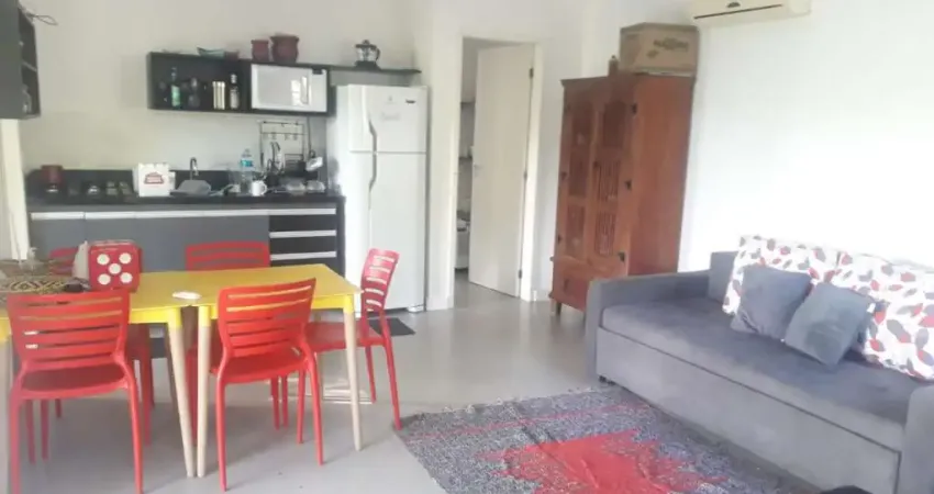 Uma casa em um amplo terreno  perto da orla do Itaguá e a caminho da praia do Tenório  . Um lugar incrível  !