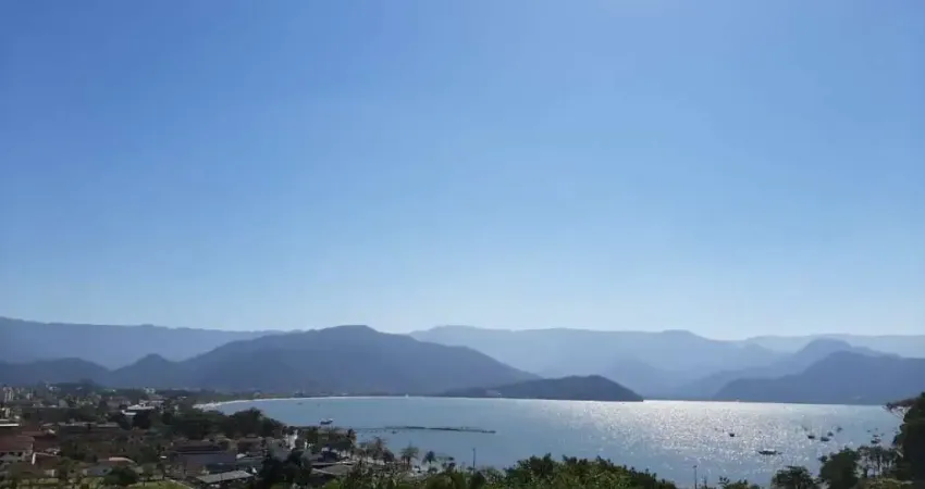 Casa de alto padrão com vista espetacular ; com 9 dormitórios sendo 7 suítes ; com vista cinematográfica no Tenório