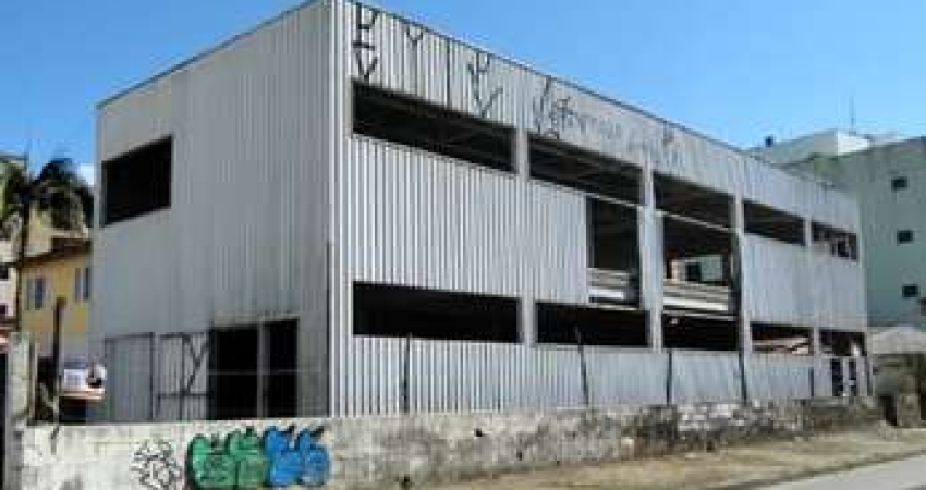 Área comercial (estilo galpão) com 2 andares. Podendo explorar vários tipos de comércio