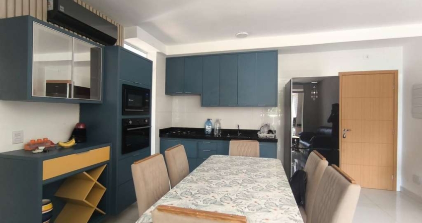 Apartamento de 2 Dormitórios, sendo 1 suíte, Toninhas 4o. andar. Elevador/ Piscina