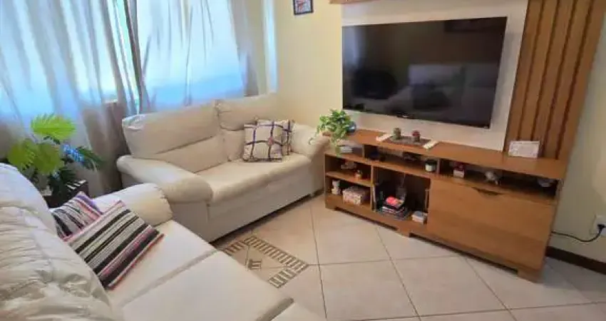 Apartamento com 2 dormitórios na Praia Grande, 400 m² da praia