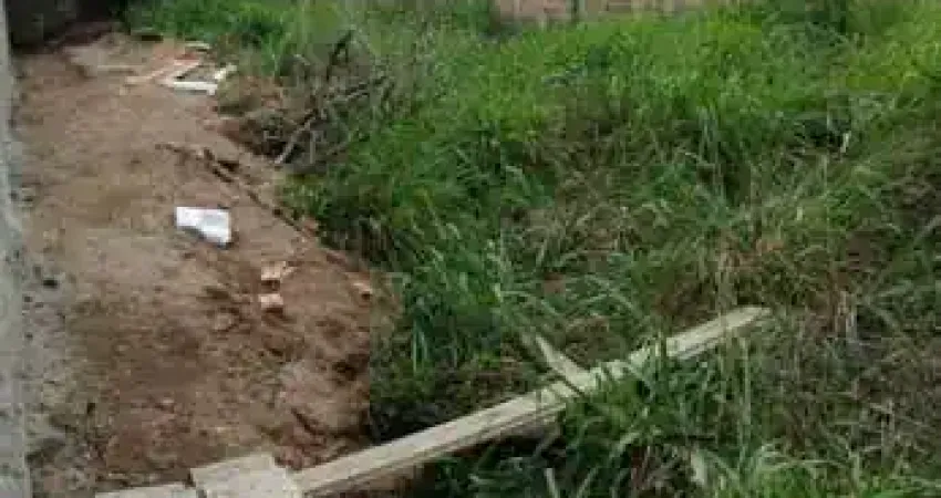 Terreno 10 x 25 aproximadamente 100 metros da praia do massaguaçu