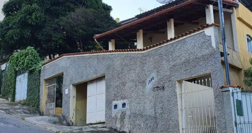 Casa com 3 dormitórios à venda, 550 m² por R$ 550.000,00 - Bandeirantes - Juiz de Fora/MG