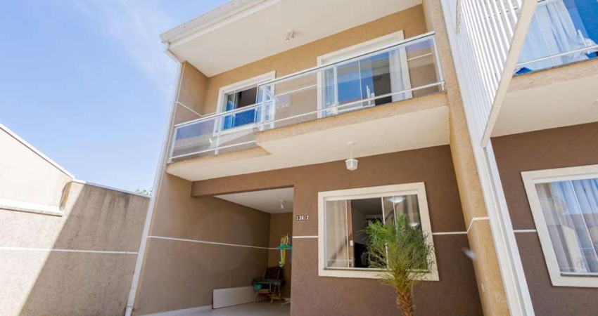 Sobrado Triplex com 3 dormitórios, 1 suíte, 163m², semimobiliado, no Neoville por R$ 770.000,00