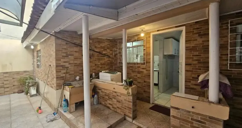 Casa com 2 dormitórios para alugar, 45 m² por R$ 1.800/mês - Capão da Imbuia - Curitiba/PR
