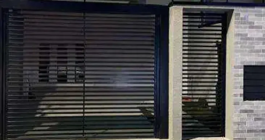 Sobrado novo com 3 quartos, sendo 1 suíte master - localizado no Capão da Imbuia
