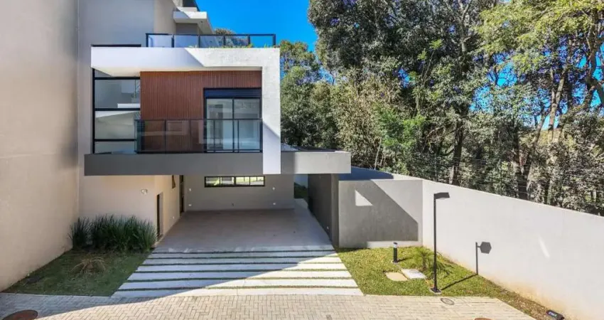 Casa Alto Padrão em Condomínio no Cascatinha – 250m² com 3 Suítes, Quintal e Ático com Vista Privativa.