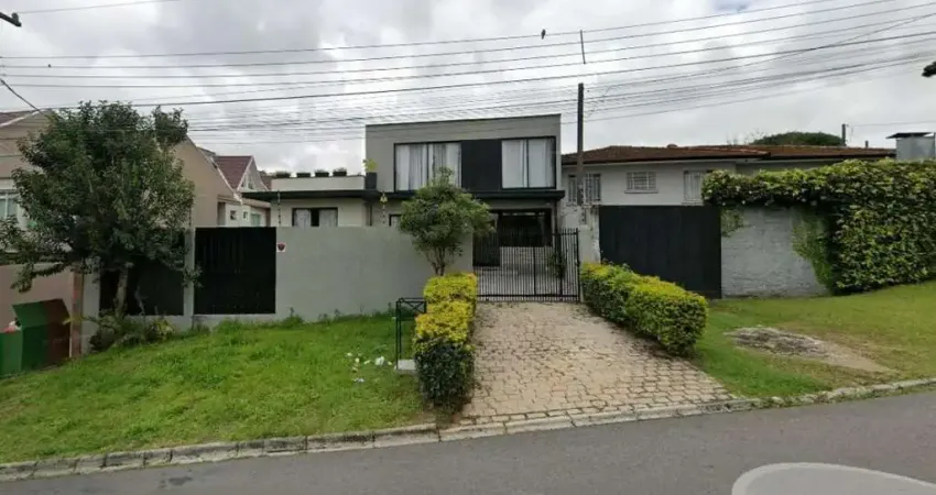Casa design e ampla com 5 quartos, 2 suítes e áreas sociais integradas no pilarzinho – curitiba