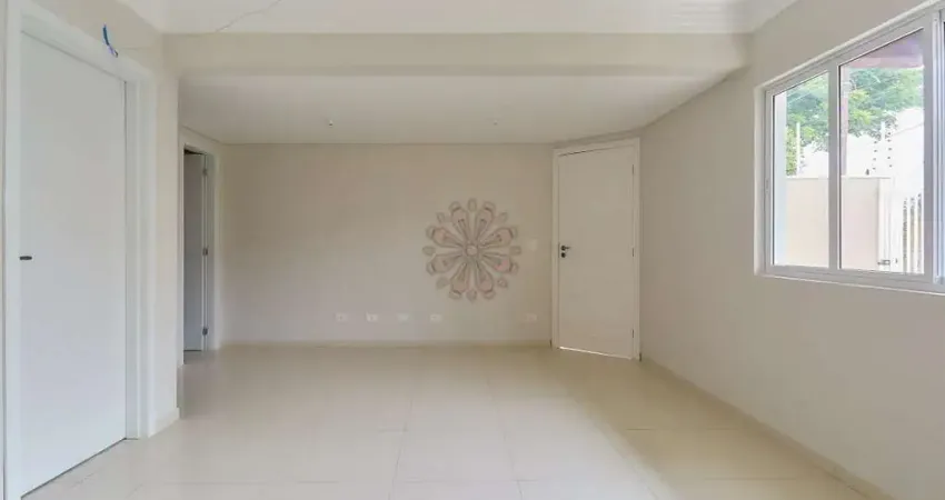 Sobrado novo triplex, atico com lareira, excelente localização, em condomínio