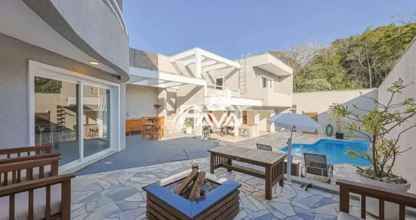 Casa mobiliada com 3 suítes, piscina, 2 vagas de garagem, no orleans, curitiba/pr