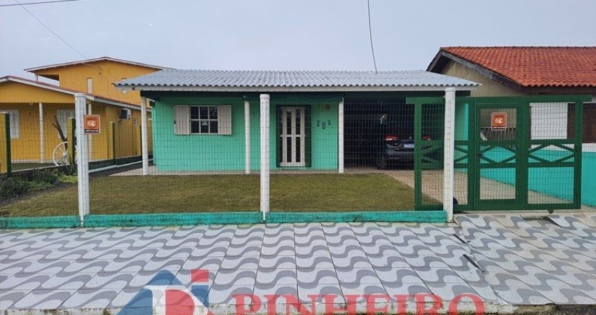 Linda Casa Mobiliada a 100m do Mar com 3 Dormitórios e 2 Banheiros – Escriturada e Pronta para Morar!