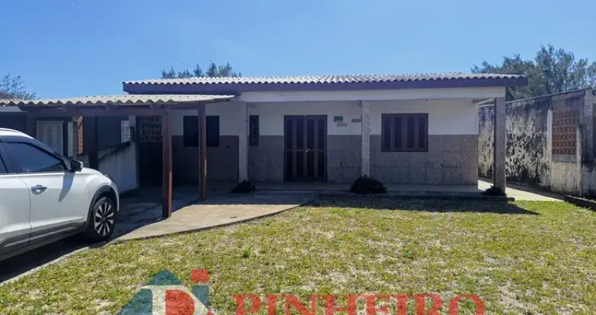 Casa de alvenaria mobiliada, 3 dormitórios e a 70m da praia - imperdível!