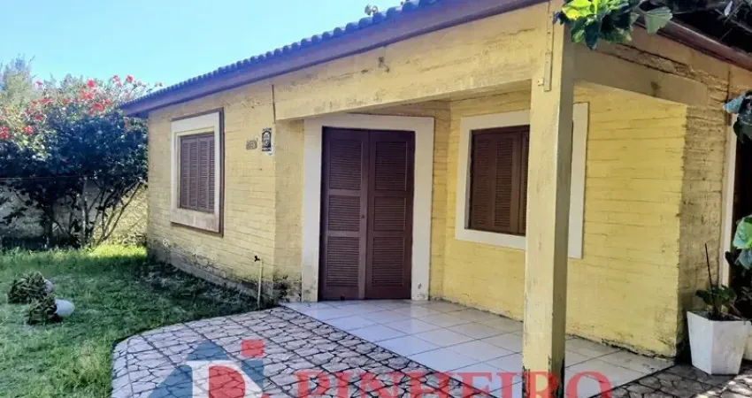 Linda Casa em Pedra Grês, 3 Dormitórios, Churrasqueira e Garagem!