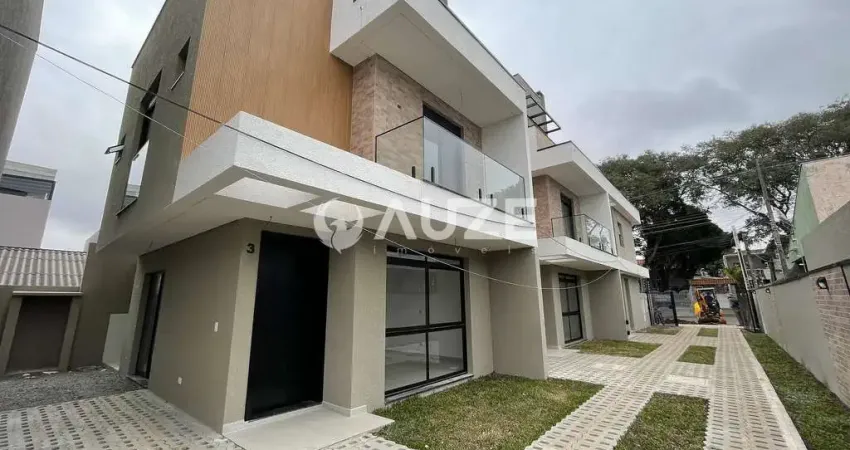 Triplex face norte, não geminado, excelente incidência de luz natural.