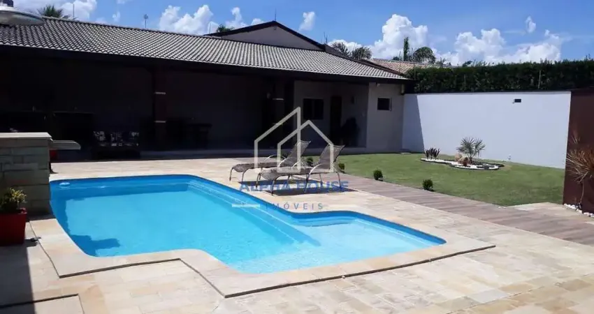 Linda casa à venda com 03 dormitórios (sendo 01 suíte master)  e piscina no bairro Jardim Residenci