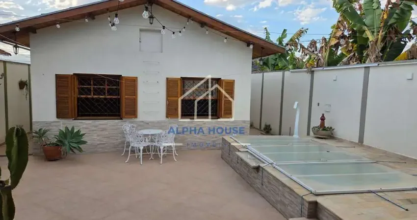 Casa à venda, Tabaú, Pindamonhangaba, com três dormitórios sendo uma suíte.