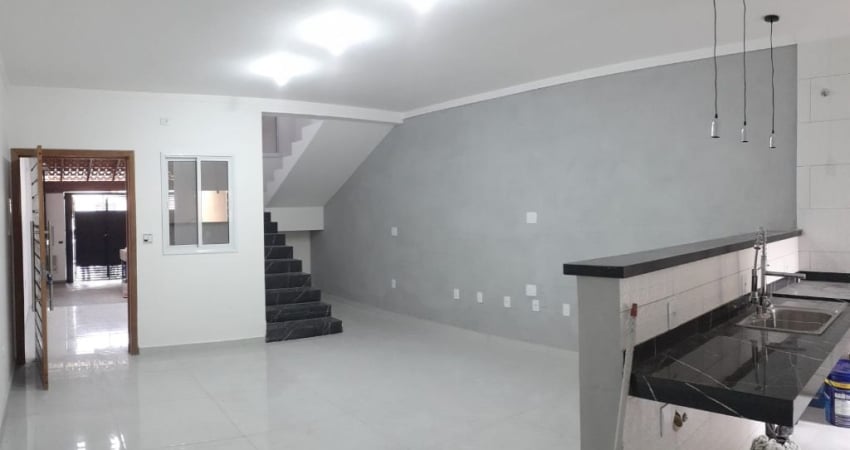 Excelente sobrado no bairro Baronesa em Taubaté, possui 3 quartos, sendo 1 suite