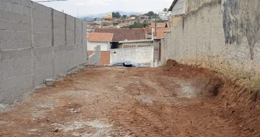 Terreno à venda no bairro jardim américa, medindo cinco metros de frente por trinta metros de profundidade