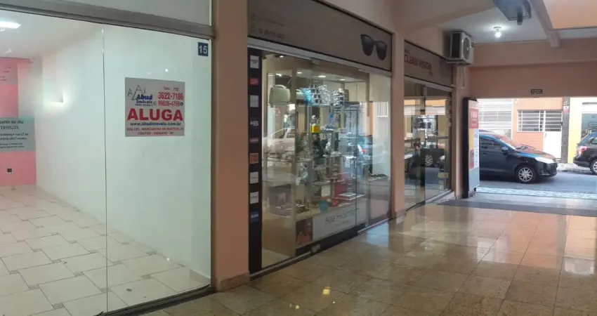 Excelente sala comercial no centro de taubaté, localizada na galeria boulevard