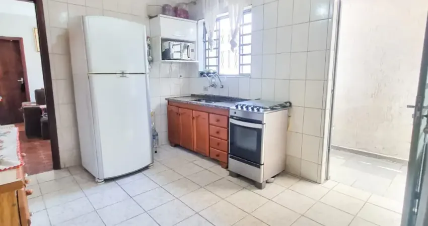 Casa com 2 quartos à venda na Rua Francisca Bueno de Resende, 41, Jardim Independência, Taubaté