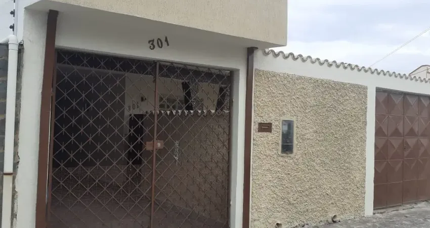 Casa com 4 quartos para alugar na Rua Monsenhor Amador Bueno de Barros, 301, Vila José Pedro da Cunha, Taubaté
