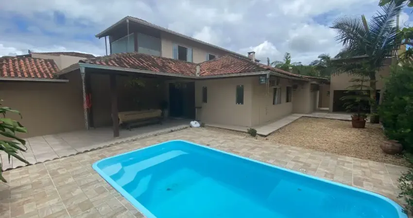 Casa com 3 quartos, 220 m², à venda por R$ 890.000,00- Gravatá - Navegantes/SC