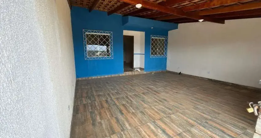 Casa para locação em  contenda! 2 dorms, sala ampla, cozinha, banheiro, lavanderia, espaço externo.