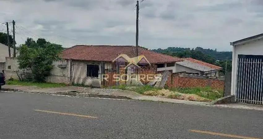 Terreno com duas casas de alvenaria e completa infraestrutura no costeira - oportunidade única