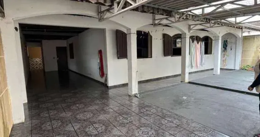 'Oportunidade Imperdível para Investidores: Terreno de 360m² com Casa e Sobrado no Jardim Iguaçu –