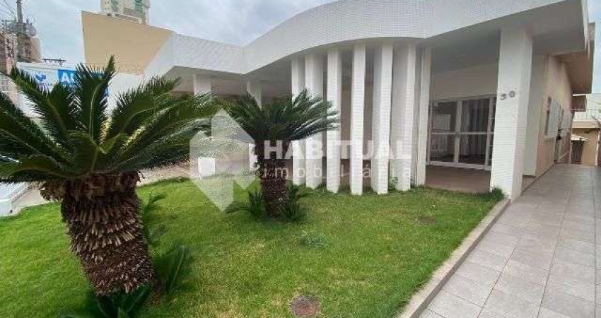 Casa comercial com 2 salas para alugar no Fundinho, Uberlândia 