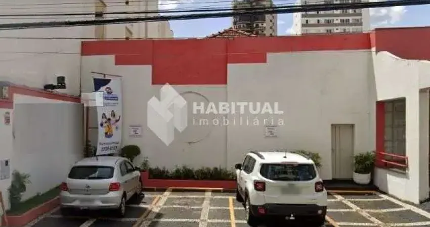 Casa comercial com 10 salas para alugar no Centro, Uberlândia 
