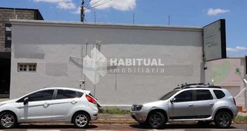 Casa comercial com 5 salas para alugar no Centro, Uberlândia 