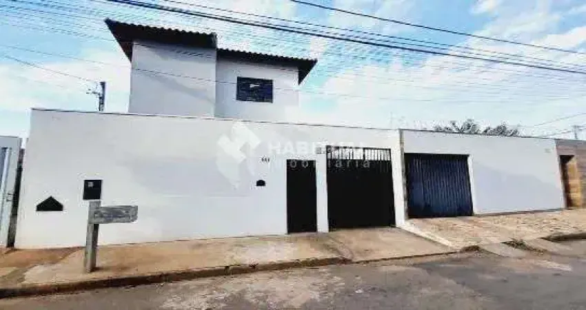 Casa comercial com 4 salas para alugar no Conjunto Segismundo Pereira, Uberlândia 