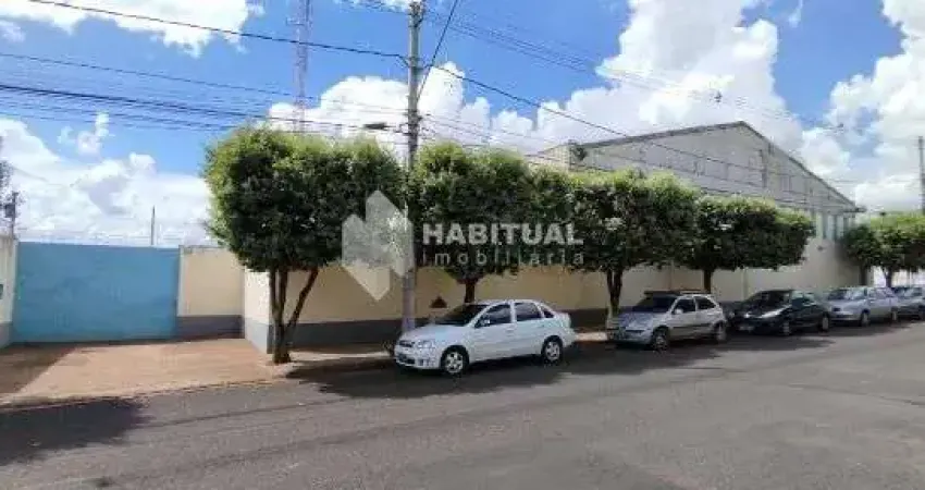 Barracão / Galpão / Depósito para alugar no Marta Helena, Uberlândia 