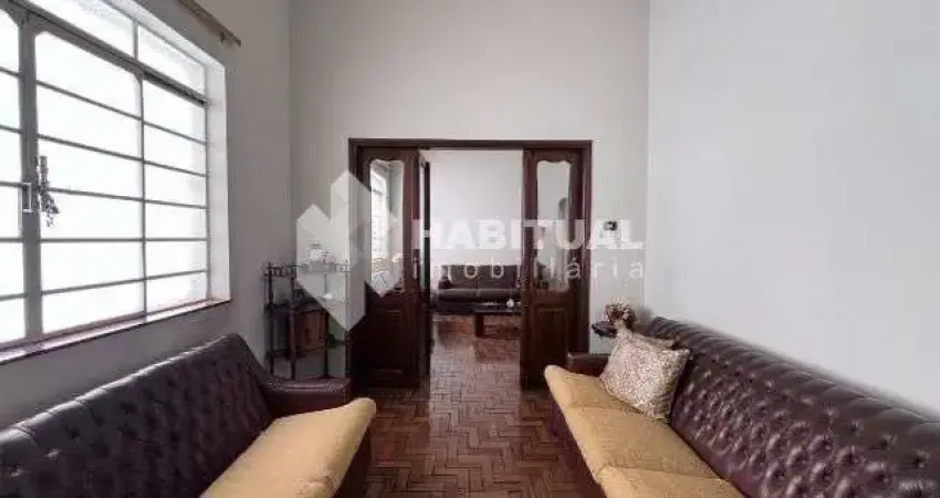 Casa comercial com 7 salas para alugar no Centro, Uberlândia 