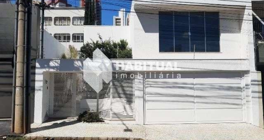 Casa comercial com 4 salas para alugar no Fundinho, Uberlândia 