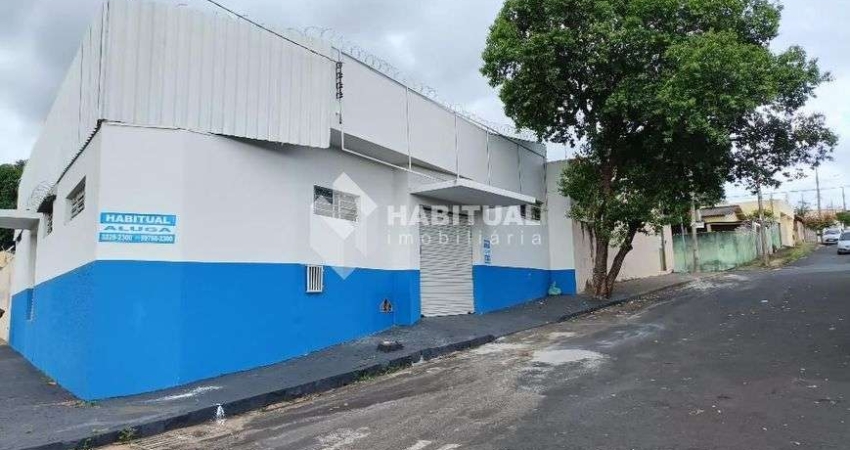 Ponto comercial com 3 salas para alugar no Bom Jesus, Uberlândia 