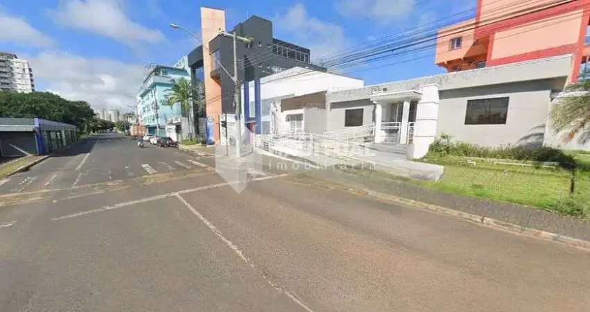 Casa comercial com 4 salas para alugar no Centro, Uberlândia 