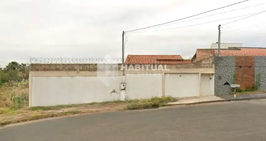 Casa com 2 quartos para alugar no Jardim Itália, Uberlândia