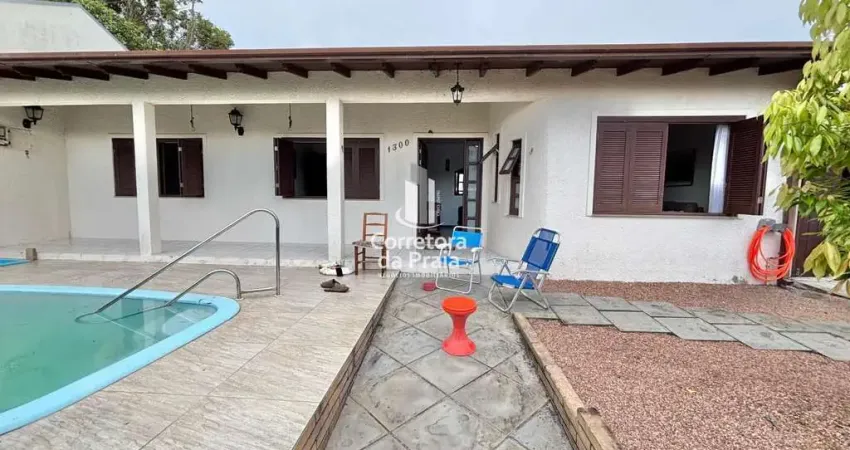 Casa para Venda em Tramandaí, Centro, 3 dormitórios, 1 suíte, 2 banheiros, 2 vagas