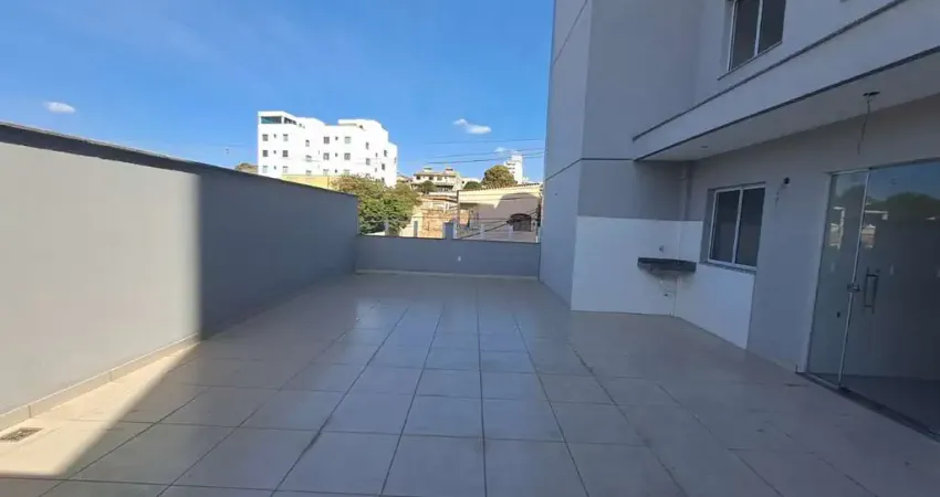 Area Privativa de 02 Quartos no Bairro Santa Mônica