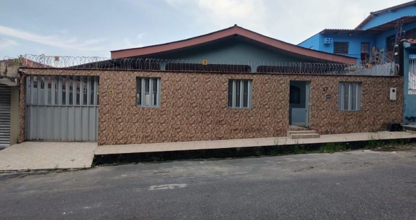 Vendo Casa no Parque 10 ( atrás Pizzaria O Faraó) R$ 470.000,00