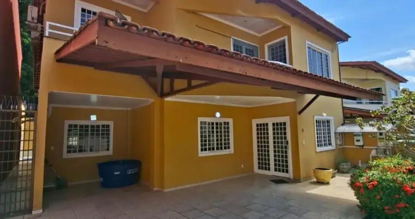 Vendo Ótima Casa no Condomínio Saint Tropez R$ 2.200.000,00